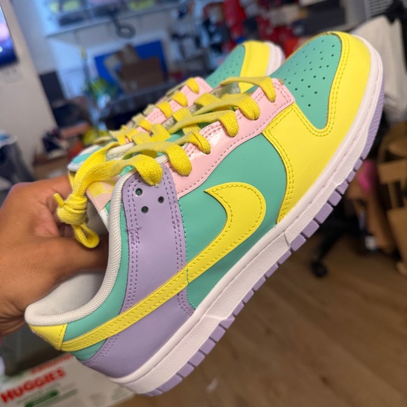 Nike dunk Easter 
Brand new - Picture 8 of 10